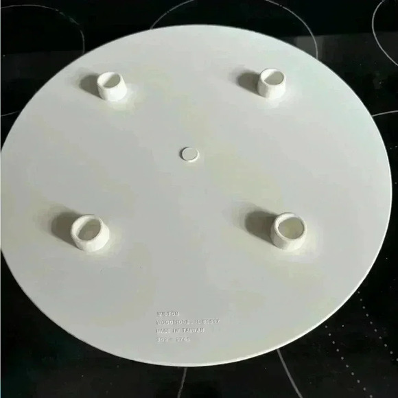 Wilton vintage acrylic cake stand  8 inches - Picture 2 of 2